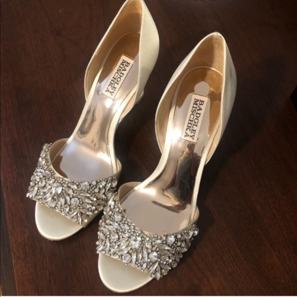 Badgley Mischka Hardy Ivory Wedges